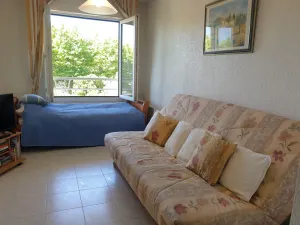 Image of PORT FREJUS Studio Cabine 100m des plages 4 Person