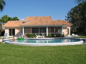 Image of Villa 4 bedrooms 200 M2, facing the lake, water skiing, golf, tennis, near parks.
