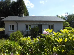 Image of The quiet house on the hill
