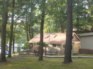 Image of Adorable lake home with 2  bedrooms and sleep in loft with full size beds