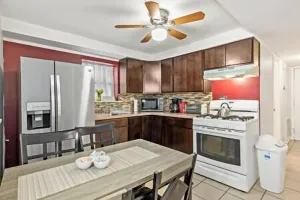 Image of Garden Condo with Work Desk and free kids toys