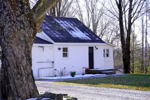 Image of Beautiful 2-Bedroom + Loft with Hot Tub at Lake Ashmere