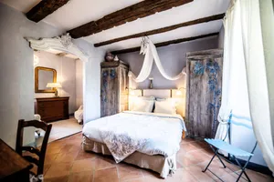 Image of 4 star stay with exceptional service in an authentic Quercy setting