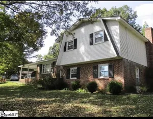 Image of Cozy 3 bedroom home on 1 acre, ready for your enjoyment.