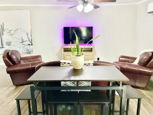 Image of Downton Westrn Condo\/50” TV~250mb WiFi\/30%EXTEN’d Stay Discount