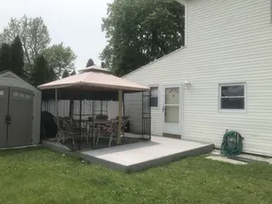 Image of Wildwood apt 4.5 blocks from the beach , huge yard