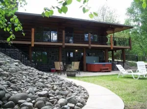 Image of Custom Log Lake House on Wynne Lake  with Pontoon Boat. Summer 1 week Sat to Sat