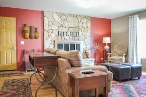 Image of Downtown Bungalow - Cozy Downtown Home Sleeps 8! Local Golfing 50% Off!