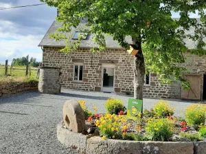 Image of Accessible Country House with Modern Amenities, Near Village & Lake, Pet-friendly, Free EV Charging