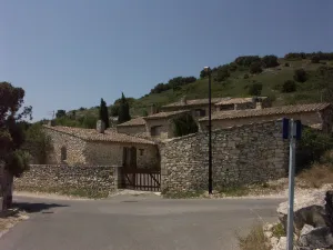 Image of Provencal farmhouse in central Provence