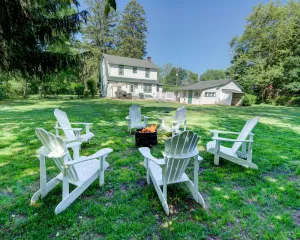 Image of Magic Escape 4 BR Spacious Fully Fenced Backyard with Sauna