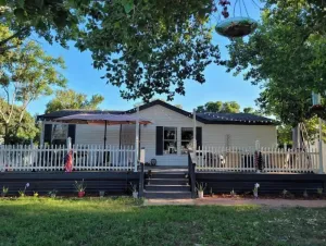 Image of DE-stress in this quiet, serene cottage. Mountains, Horses, Verde River, Peace.