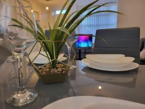 Image of Modern - Sleeps 5 - Free Parking - 10 mins to City Centre