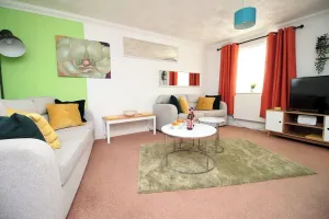 Image of 3 Bed with Free Parking - Merriotts 1 by Tŷ SA
