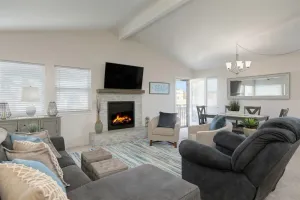 Image of 3 Bedroom, 2 bathrooms, steps to the sand, sleeps 8