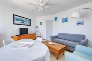 Image of Bright 60m near the beach