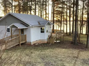 Image of Nice cottage located on Lake Sinclair.   Lots of room with great views