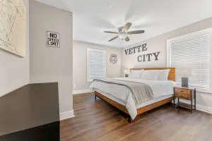 Image of Vette City! 4 Beds\/4 Baths + 2 King Beds | BG, KY