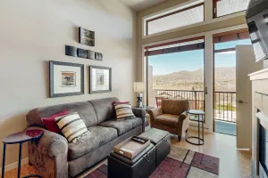 Image of Top-floor penthouse condo with spectacular views - steps to lake\/pool\/hot tub