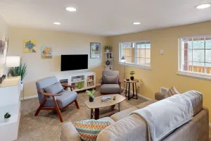 Image of Dog-friendly lower level of duplex w\/ enclosed deck, washer\/dryer, mountain view