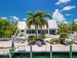 Image of Reel Sunset 3\/2 with Pool and Canalfront in Duck Key