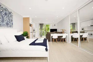 Image of 'The Crows Nest' Spacious Studio with Balcony
