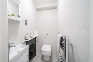 Image of Beautiful 2 Bedroom House With Spacious Garden BBQ