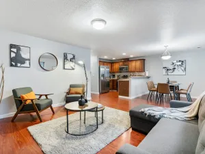 Image of Cozy 3BR Townhome In Vancouver - Prime Location!