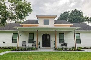 Image of Luxurious house short walk to the beach!