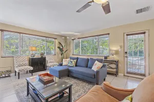 Image of Tropical Retreat w\/ charming garden near downtown