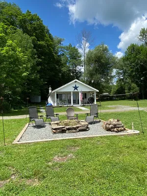 Image of Cozy Lakefront Getaway