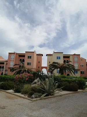 Image of Pleasant T2 apartment in private residence with swimming pool! South exposure
