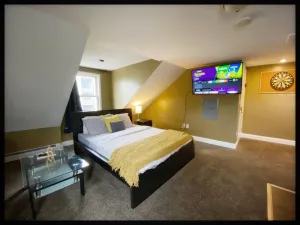 Image of Fabulous studio apartment with roof deck