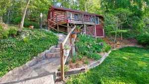 Image of The Woodlands Cottage-Deck, Views & King Sized Brass Bed
