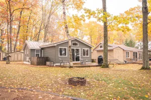 Image of Cozy Lake Front Cottage, Escape with Amenities