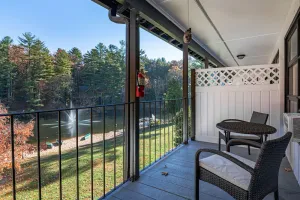 Image of Mill House Lodge -NEW King Bed, overlooks Lake and Pool