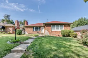 Image of Spacious | Quiet | 1 bedroom duplex w free parking!