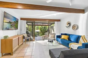 Image of Stylish Townhouse, private courtyard walk to beach
