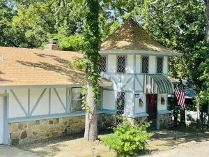 Image of Eufaula Cove Cabin with lake view
