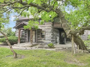 Image of The City Cabin - Unique and Historic