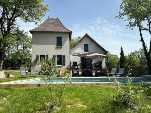 Image of Country house overlooking the village of Martel