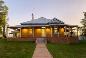 Image of Hilton Homestead, Mandurama, set in a large country garden on a working farm.
