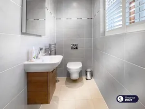 Image of Chobham - 3 Bedroom Townhouse W\/ Garden & Parking