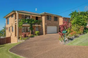 Image of Waves at Caves