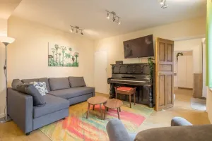 Image of 4 Bed Central Home - Perfect Location with Parking