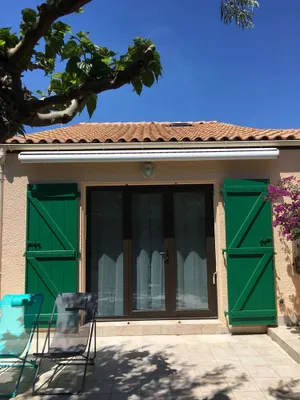 Image of Charming fully-equipped house** in residence with swimming pool