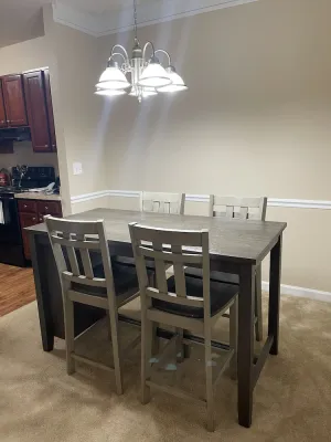 Image of Luxurious Fully furnished  2bedroom 2 bathrooms 3rd floor apartment!