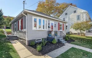 Image of E Maple-The Pleasant Home-Comfort & Ease