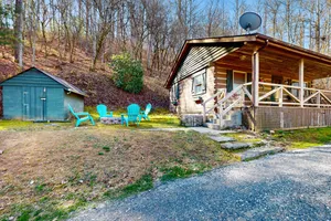 Image of Cozy Dog-Friendly Mountain Log Cabin w\/Free WiFi, Easy Access & Covered Parking