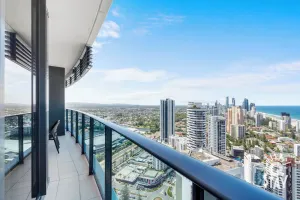 Image of Oracle Resort Broadbeach - 4 Bedroom Sub Penthouse Ocean View Apartment - QSTAY
